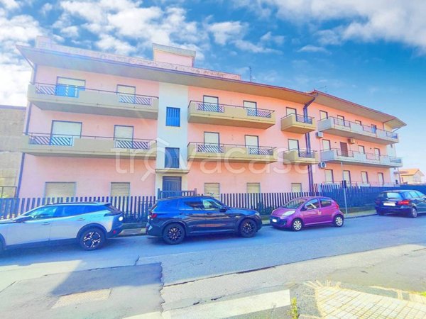 appartamento in vendita a Camporotondo Etneo in zona Centro Storico