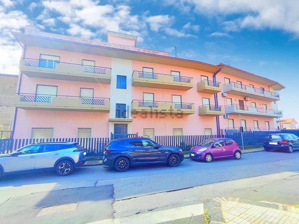 appartamento in vendita a Camporotondo Etneo in zona Centro Storico
