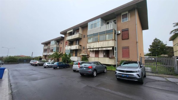 appartamento in vendita a Camporotondo Etneo