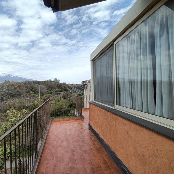 appartamento in vendita a Camporotondo Etneo in zona Centro Storico