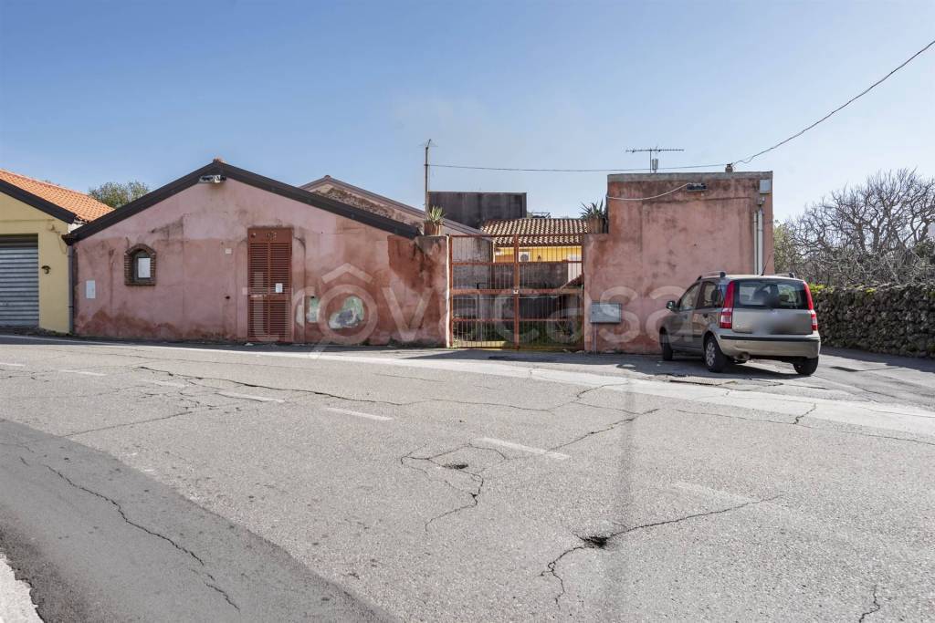 casa indipendente in vendita a Camporotondo Etneo
