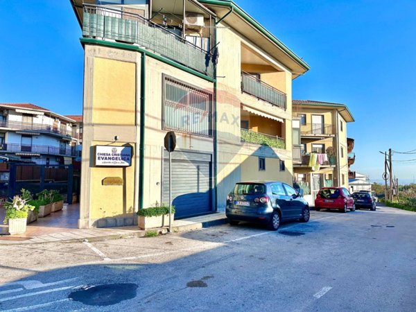 appartamento in vendita a Camporotondo Etneo in zona Centro Storico