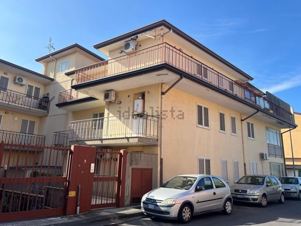 appartamento in vendita a Camporotondo Etneo in zona Centro Storico