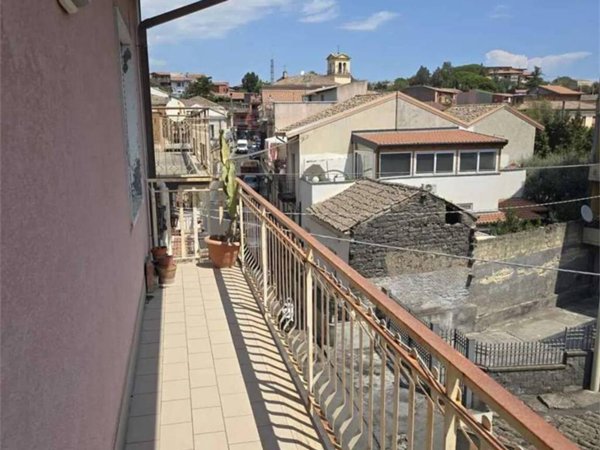 appartamento in vendita a Camporotondo Etneo in zona Centro Storico