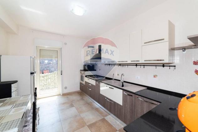 appartamento in vendita a Camporotondo Etneo in zona Centro Storico