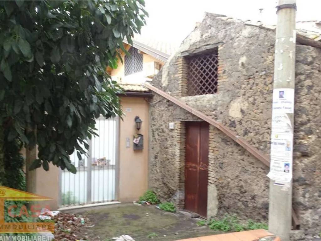 casa indipendente in vendita a Camporotondo Etneo in zona Centro Storico