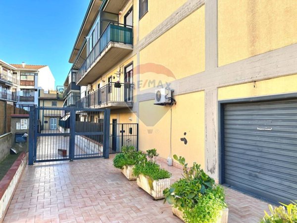 appartamento in vendita a Camporotondo Etneo in zona Centro Storico