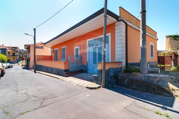 casa indipendente in vendita a Camporotondo Etneo