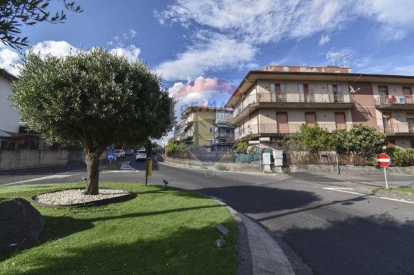 appartamento in vendita a Camporotondo Etneo in zona Centro Storico