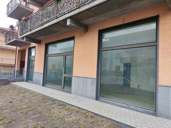 ufficio in vendita a Camporotondo Etneo in zona Centro Storico