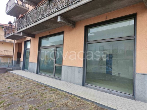 negozio in vendita a Camporotondo Etneo