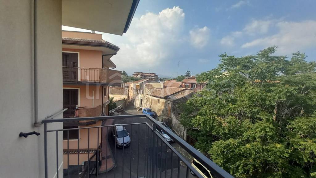 appartamento in vendita a Camporotondo Etneo in zona Centro Storico