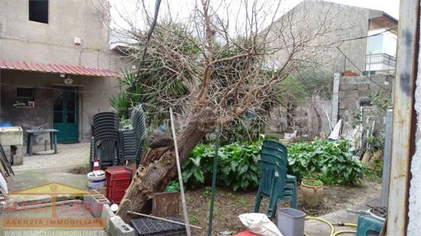 casa indipendente in vendita a Camporotondo Etneo in zona Centro Storico