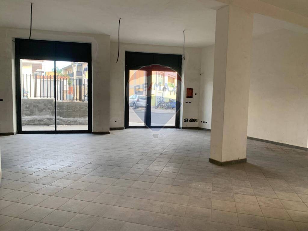 negozio in vendita a Camporotondo Etneo