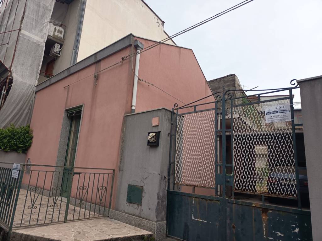 appartamento in vendita a Camporotondo Etneo