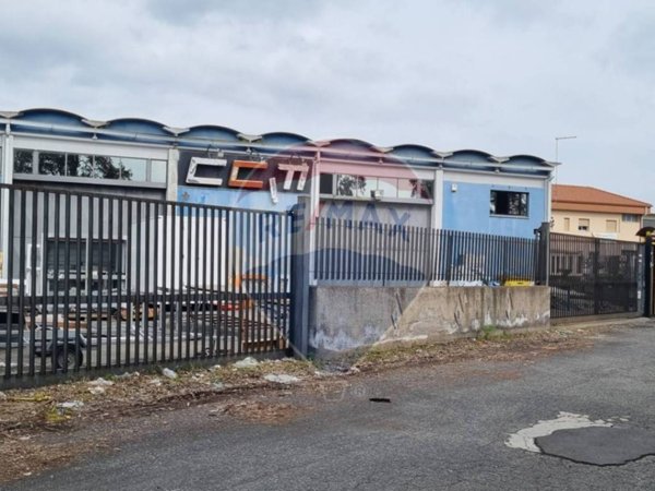 locale di sgombero in vendita a Camporotondo Etneo