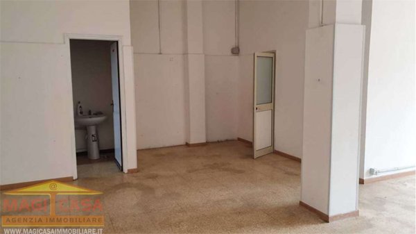 negozio in vendita a Camporotondo Etneo in zona Piano Tavola