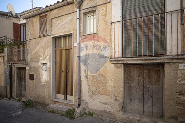 casa indipendente in vendita a Camporotondo Etneo in zona Centro Storico