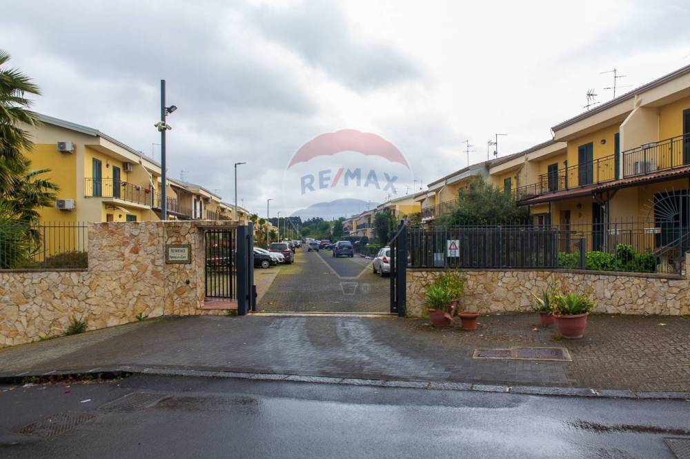 casa indipendente in vendita a Camporotondo Etneo