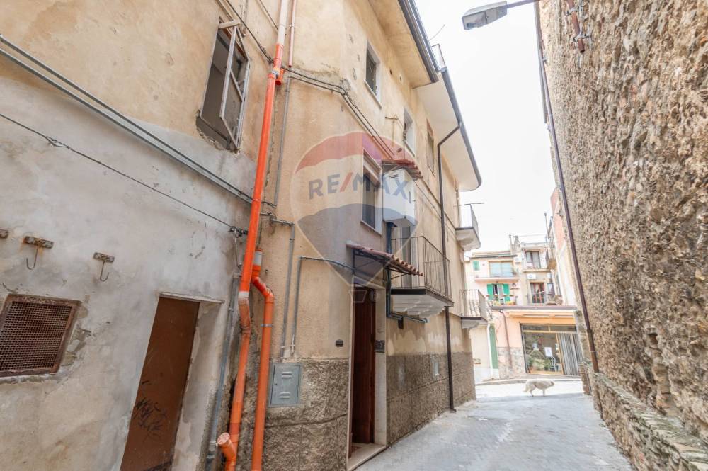casa indipendente in vendita a Camporotondo Etneo