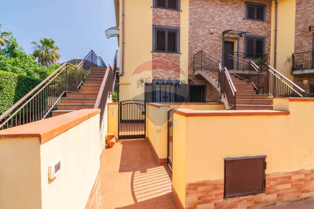 casa indipendente in vendita a Camporotondo Etneo