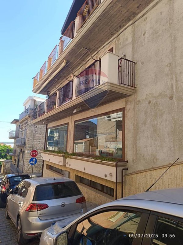 locale commerciale in vendita a Camporotondo Etneo
