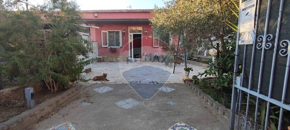 casa indipendente in vendita a Camporotondo Etneo in zona Centro Storico