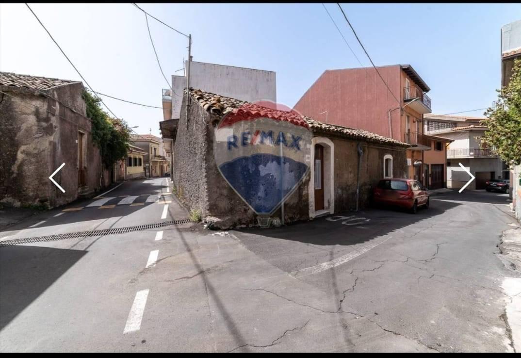 casa indipendente in vendita a Camporotondo Etneo in zona Centro Storico