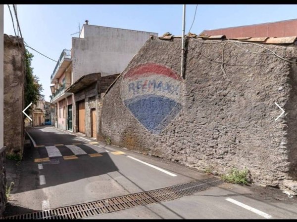 casa indipendente in vendita a Camporotondo Etneo in zona Centro Storico