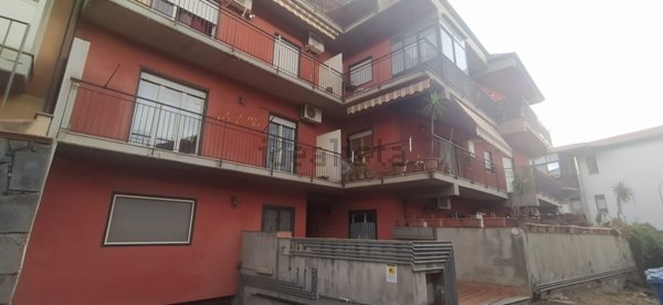appartamento in vendita a Camporotondo Etneo in zona Centro Storico