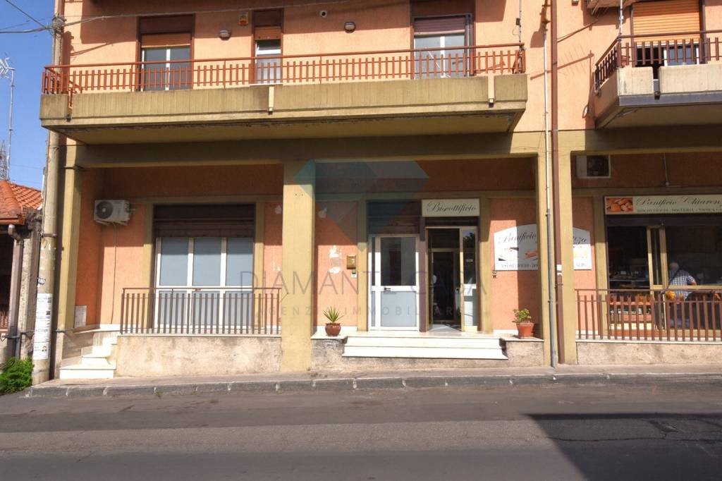 ufficio in vendita a Camporotondo Etneo in zona Centro Storico