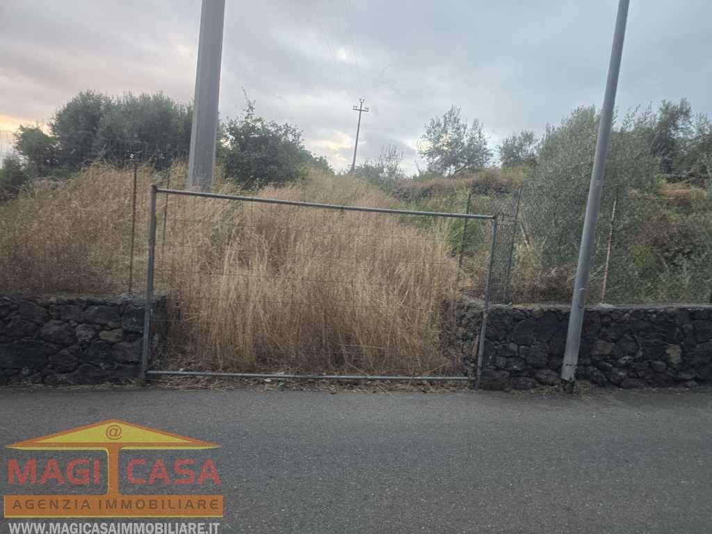 terreno agricolo in vendita a Camporotondo Etneo in zona Centro Storico
