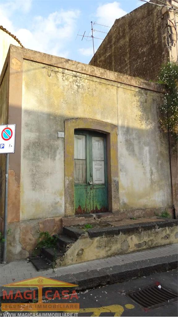 appartamento in vendita a Camporotondo Etneo in zona Centro Storico
