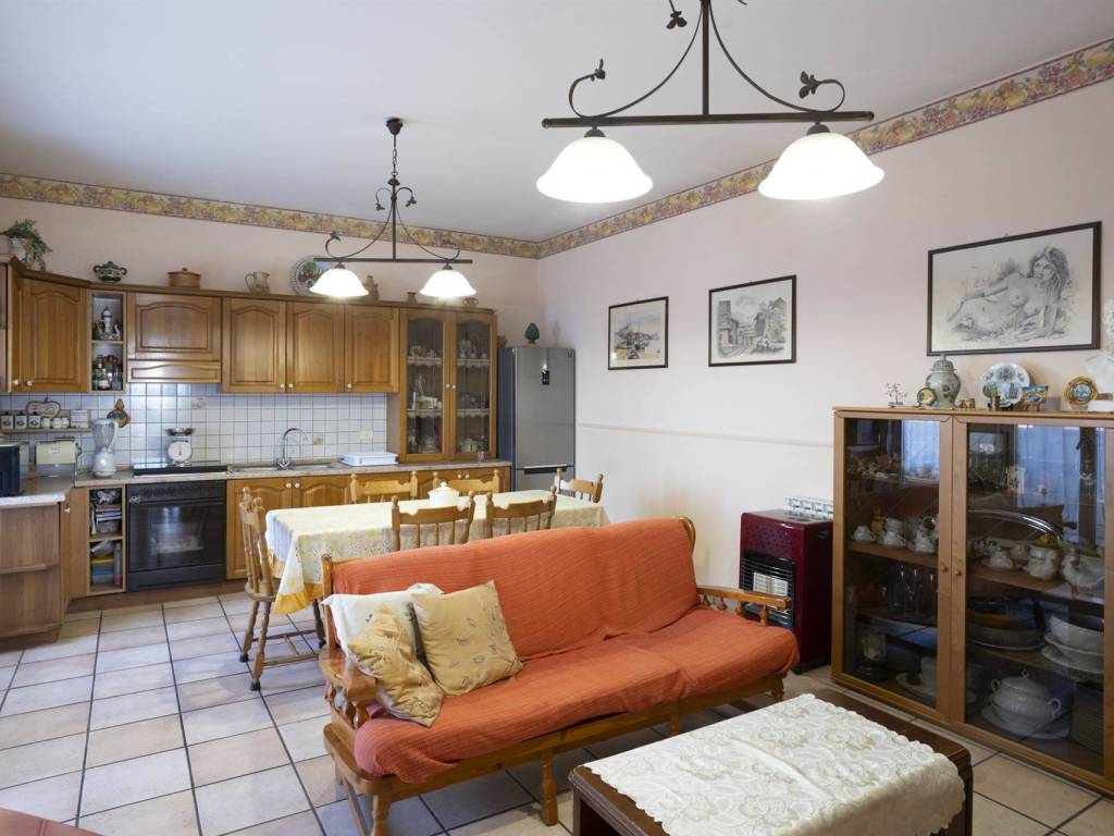 appartamento in vendita a Camporotondo Etneo