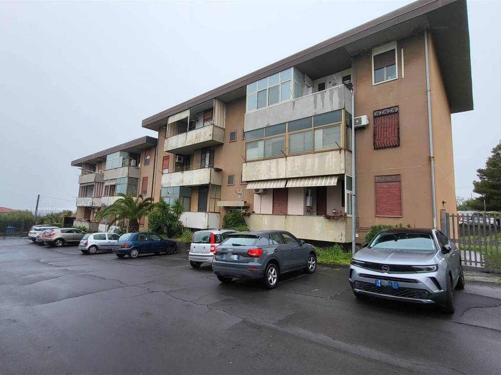 appartamento in vendita a Camporotondo Etneo