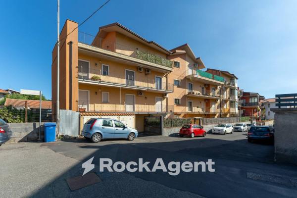 appartamento in vendita a Camporotondo Etneo in zona Centro Storico