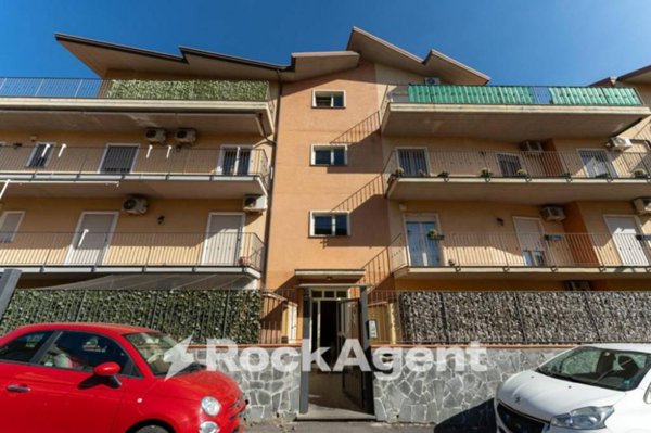 appartamento in vendita a Camporotondo Etneo in zona Centro Storico