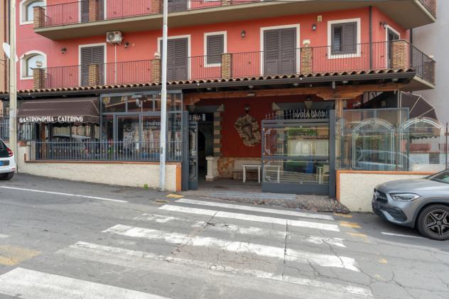 negozio in vendita a Camporotondo Etneo in zona Centro Storico