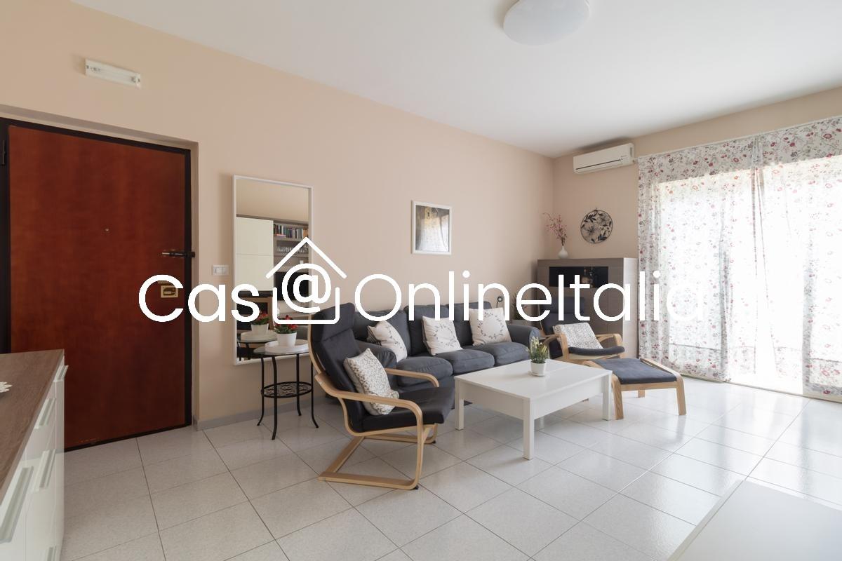 appartamento in vendita a Camporotondo Etneo in zona Centro Storico