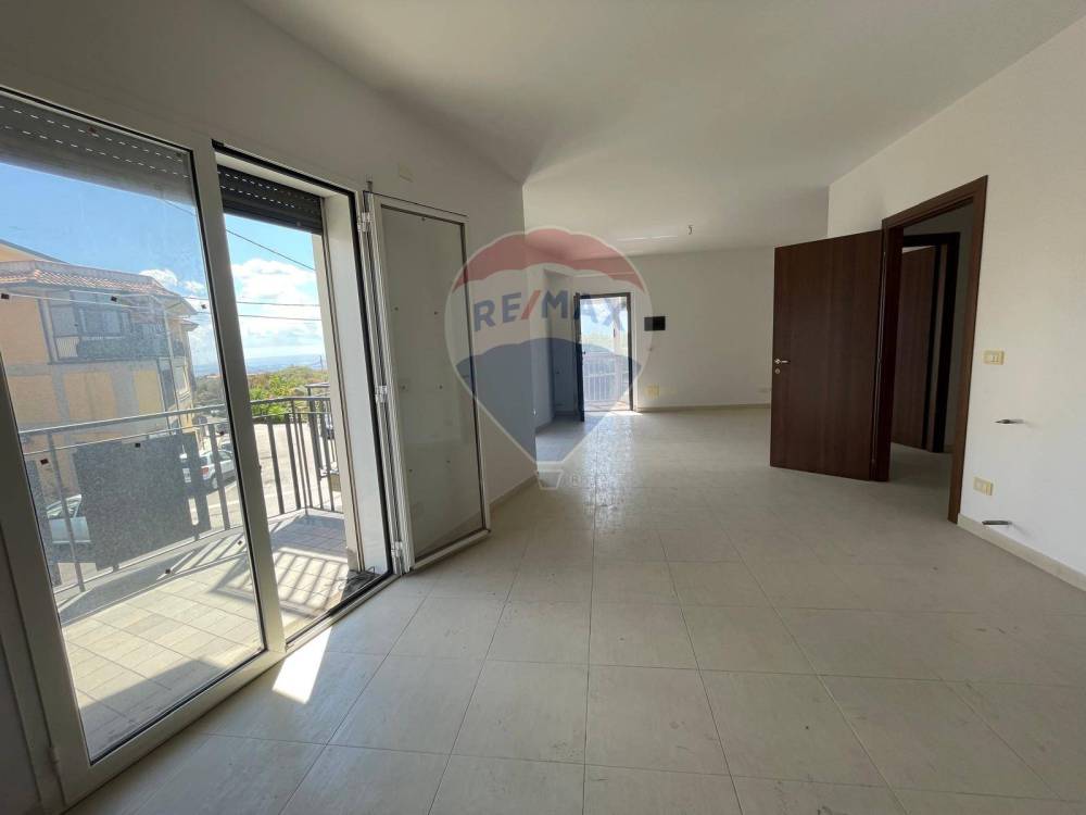 appartamento in vendita a Camporotondo Etneo in zona Centro Storico
