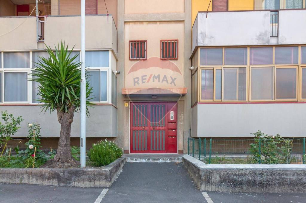 appartamento in vendita a Camporotondo Etneo in zona Villaggio Sant'Antonio