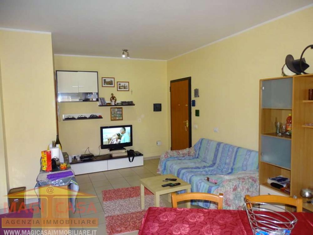 appartamento in vendita a Camporotondo Etneo in zona Centro Storico