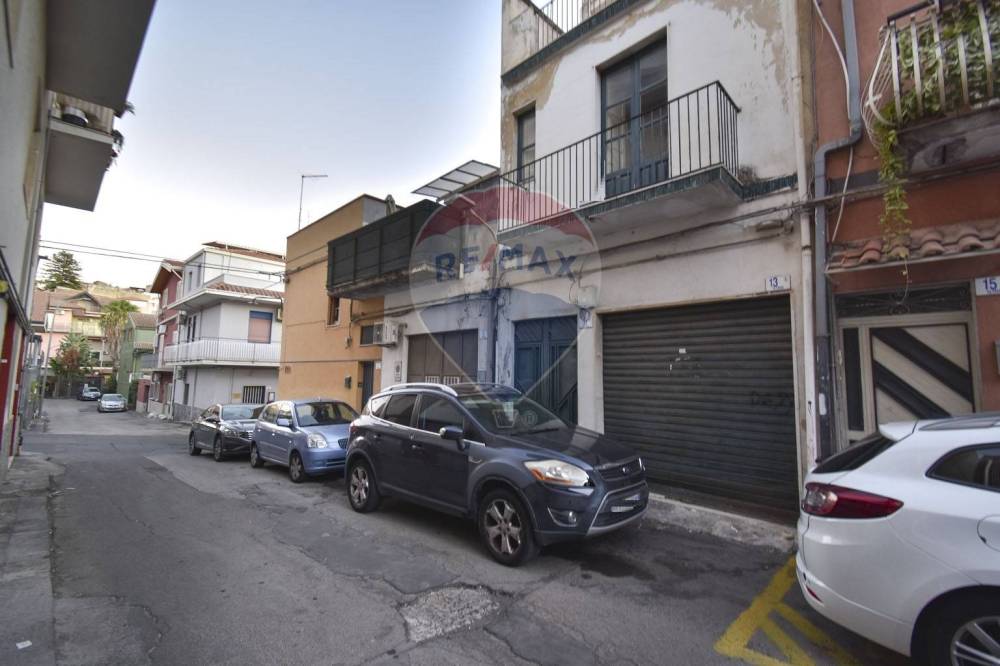 casa indipendente in vendita a Camporotondo Etneo in zona Centro Storico