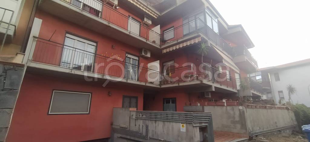 appartamento in vendita a Camporotondo Etneo in zona Centro Storico