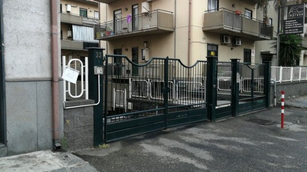 locale commerciale in vendita a Camporotondo Etneo