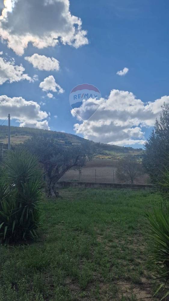casa indipendente in vendita a Camporotondo Etneo
