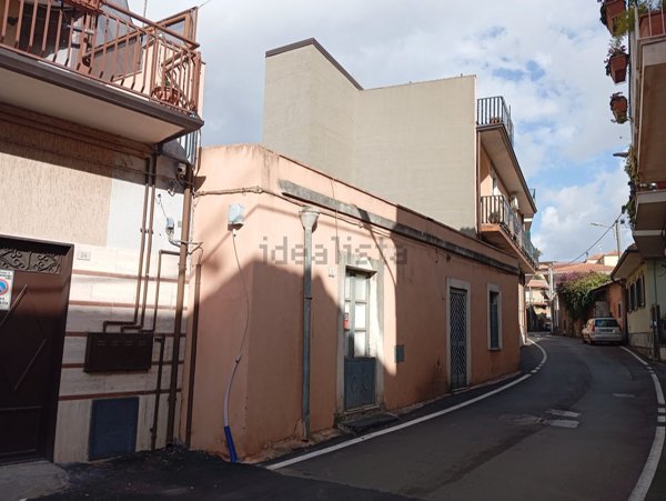quadrivano in vendita a Camporotondo Etneo in zona Centro Storico