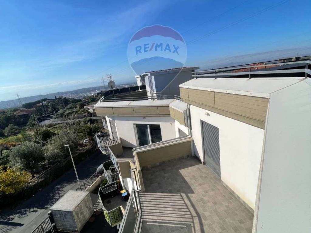 appartamento in vendita a Camporotondo Etneo in zona Centro Storico