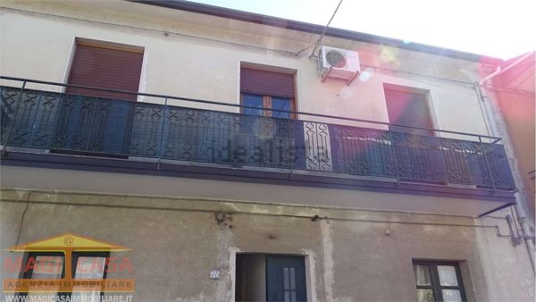 appartamento in vendita a Camporotondo Etneo in zona Centro Storico