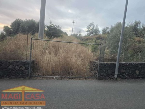 terreno agricolo in vendita a Camporotondo Etneo in zona Centro Storico